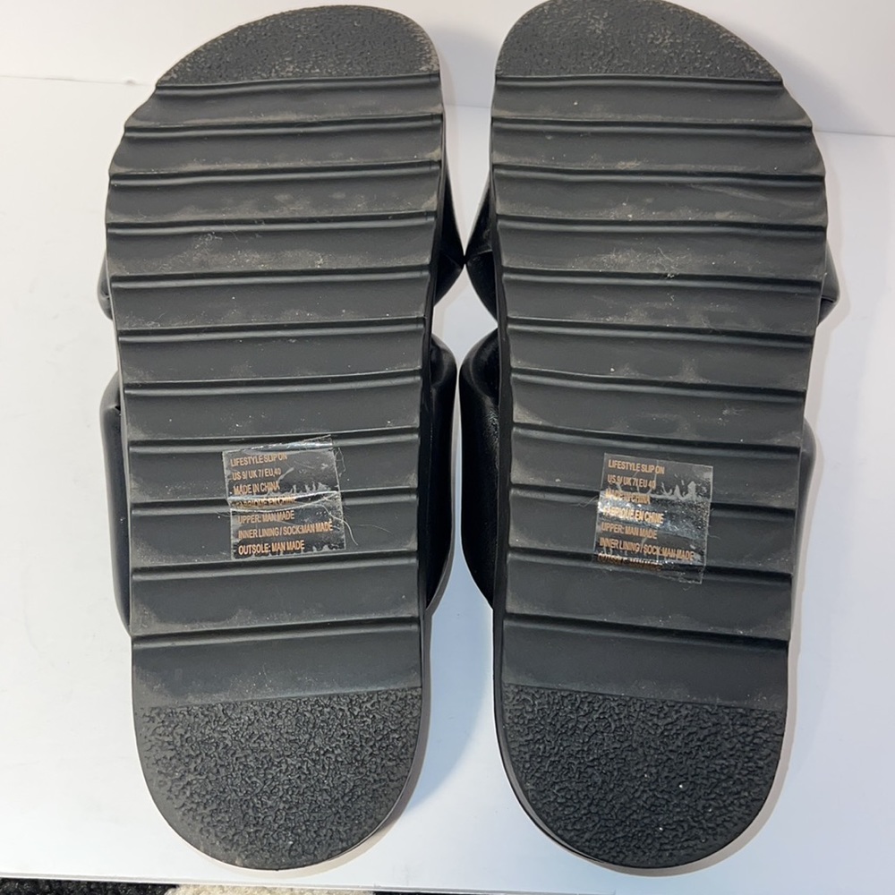 Fabletics Black Slides. - Picture 7 of 10